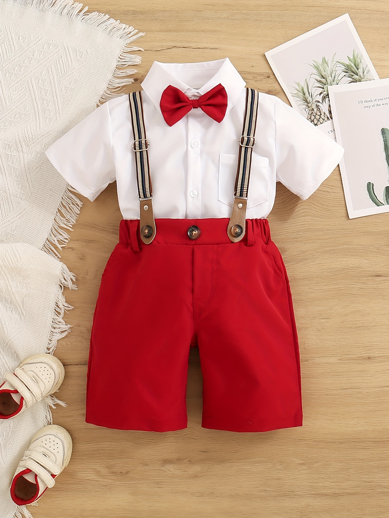 Conjunto de traje de de manga corta para niños con corbata de tirantes  y shorts rojos Poliéster, no elástico, color r