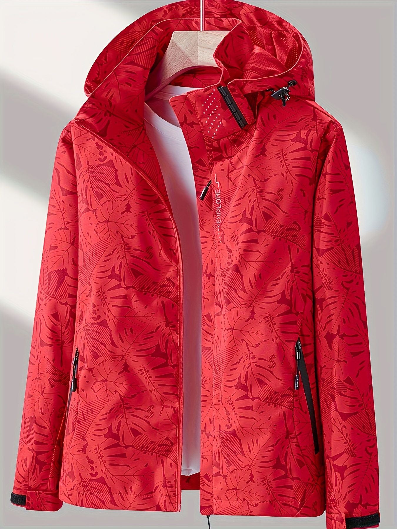 Женская камуфляжная куртка для активного отдыха: ветрозащитная и непромокаемая, со съемным капюшоном — идеально подходит для приключений на природе!