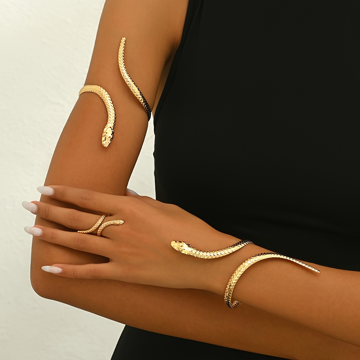 Image of 3pcs Trendy Golden Snake Bracelet, Ring & Bangle Set For Women - Versatile Spiral Snake Chain Jewelry Accessories Perfect For Daily Wear And Party Occasions