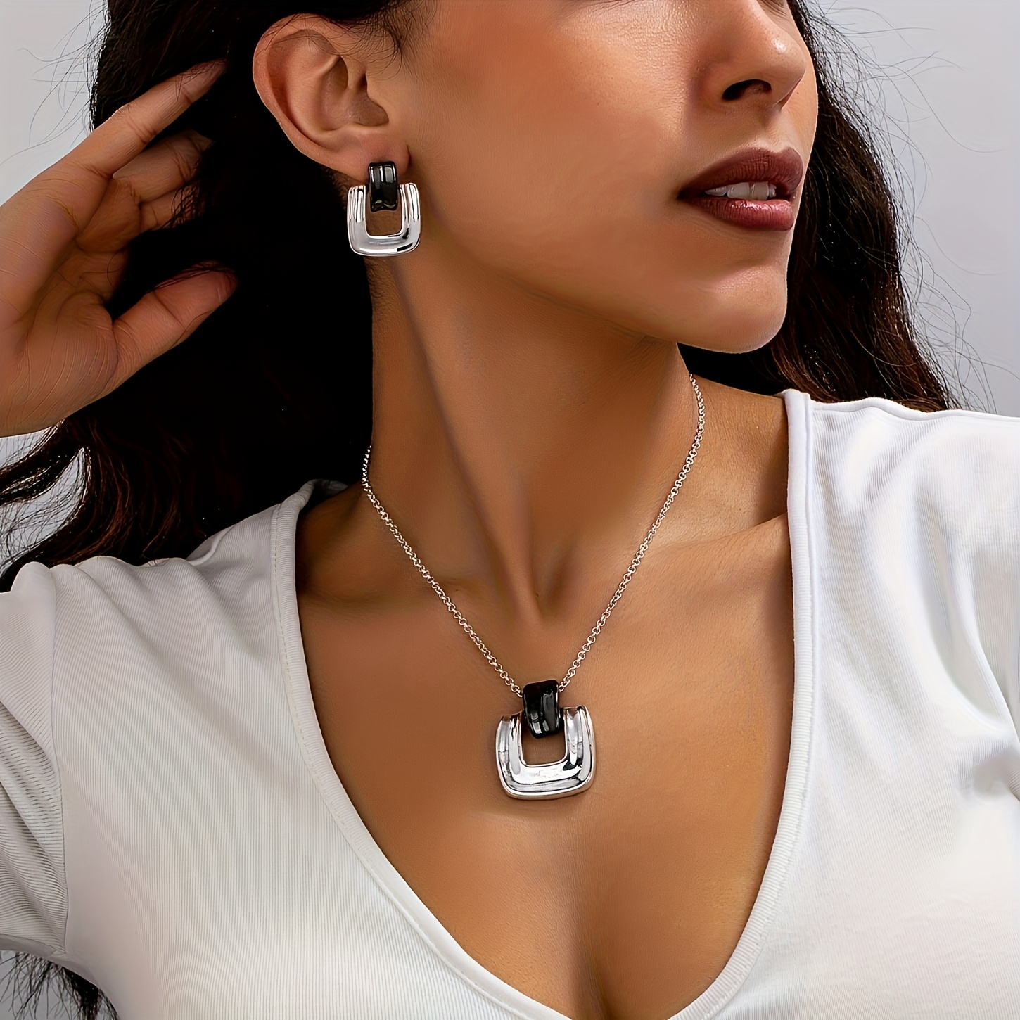 Image of A Necklace + A Pair Of Earrings, Minimalist Cold-tone Design With Contrasting Square Geometric Shapes, A Fashionable Women's Jewelry Set Suitable For Casual Attire, Versatile, And Ideal For Gifting