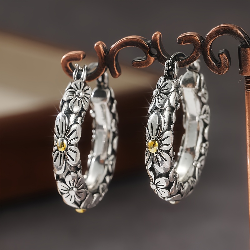 TEMU Retro Fashion Hypoallergenic Daisy Flowers Pattern Hoop Earrings For Women Versatile Casual Banquet Party Earrings Jewelry Additions