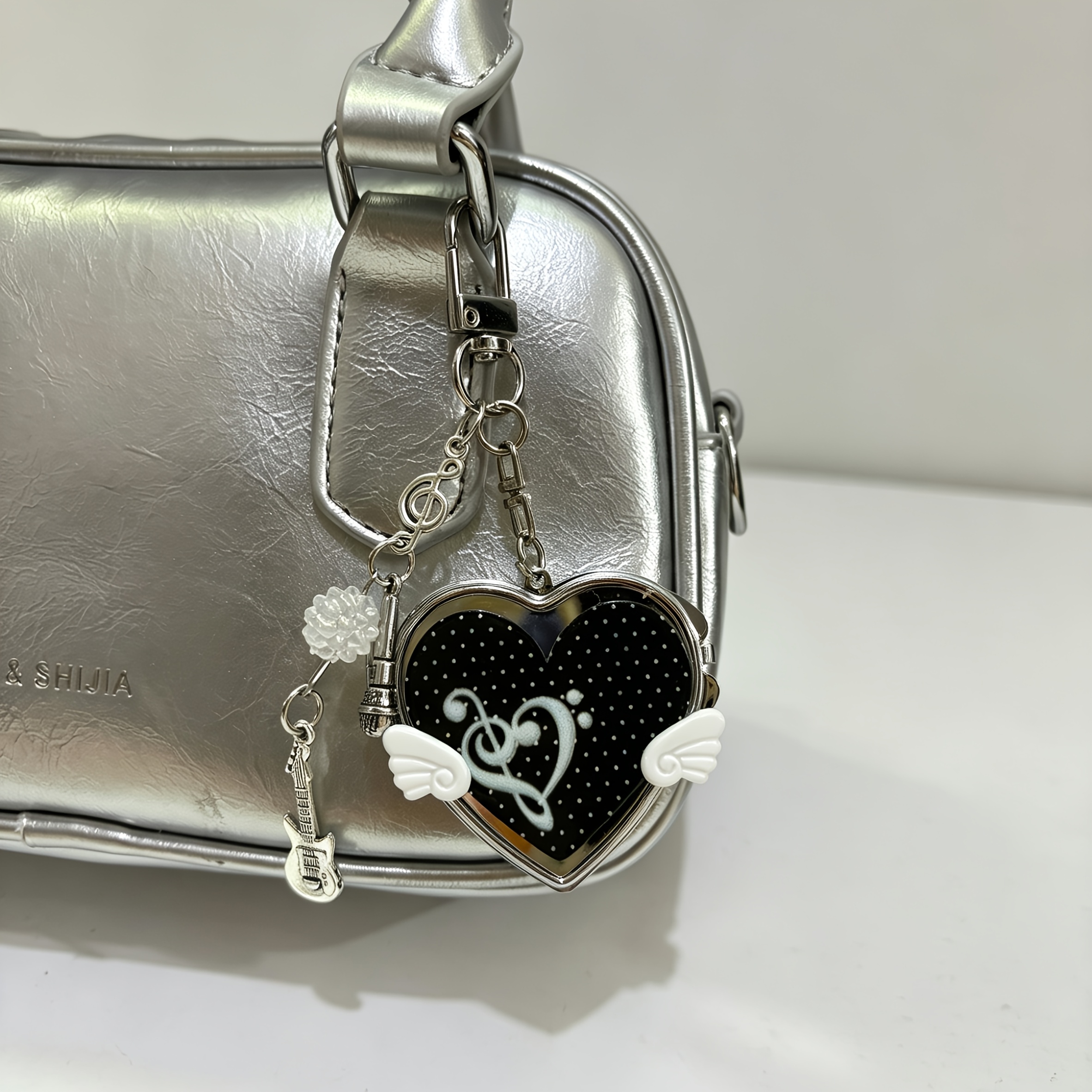 TEMU 1pc Korean Vintage Love Small Wing Mirror Bag Charm Music Note Guitar Pendant Portable Heart-shaped Small Mirror Niche Key Chain