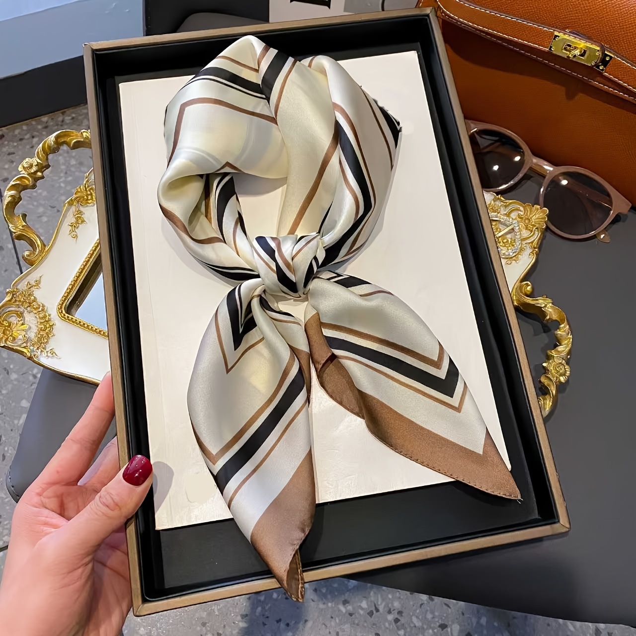 E-shop Frühlings- Sommer-Quadrattuch, Einfaches Elegantes Streifen-Geometrie-Tuch für Damen, Vielseitiges Mode-Tuch Halstuch