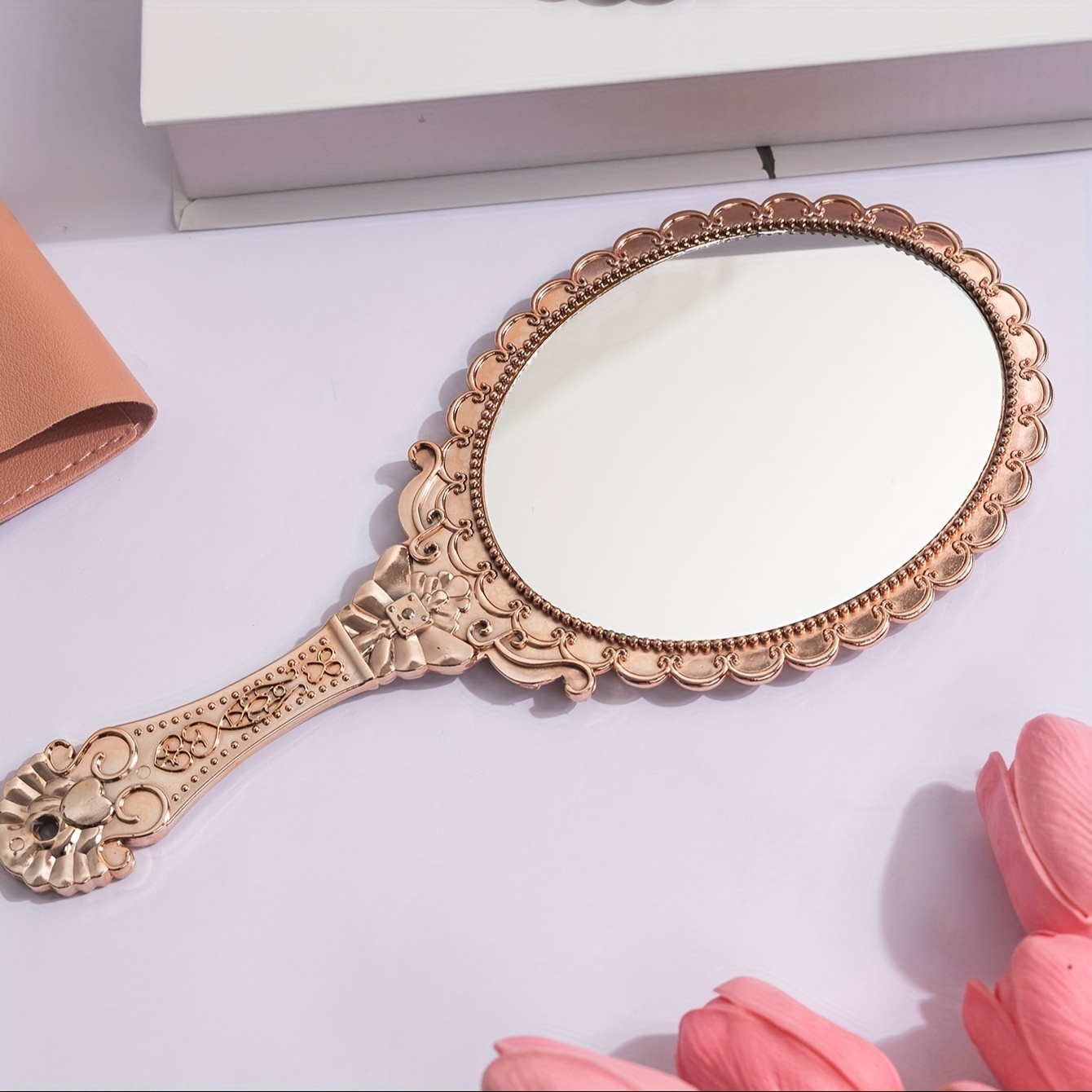 

1pc Vintage Handheld Mirror, Royal Court Style, Elegant Vanity Makeup Mirror, Portable Beauty Accessory For Purse Or Tabletop Decor