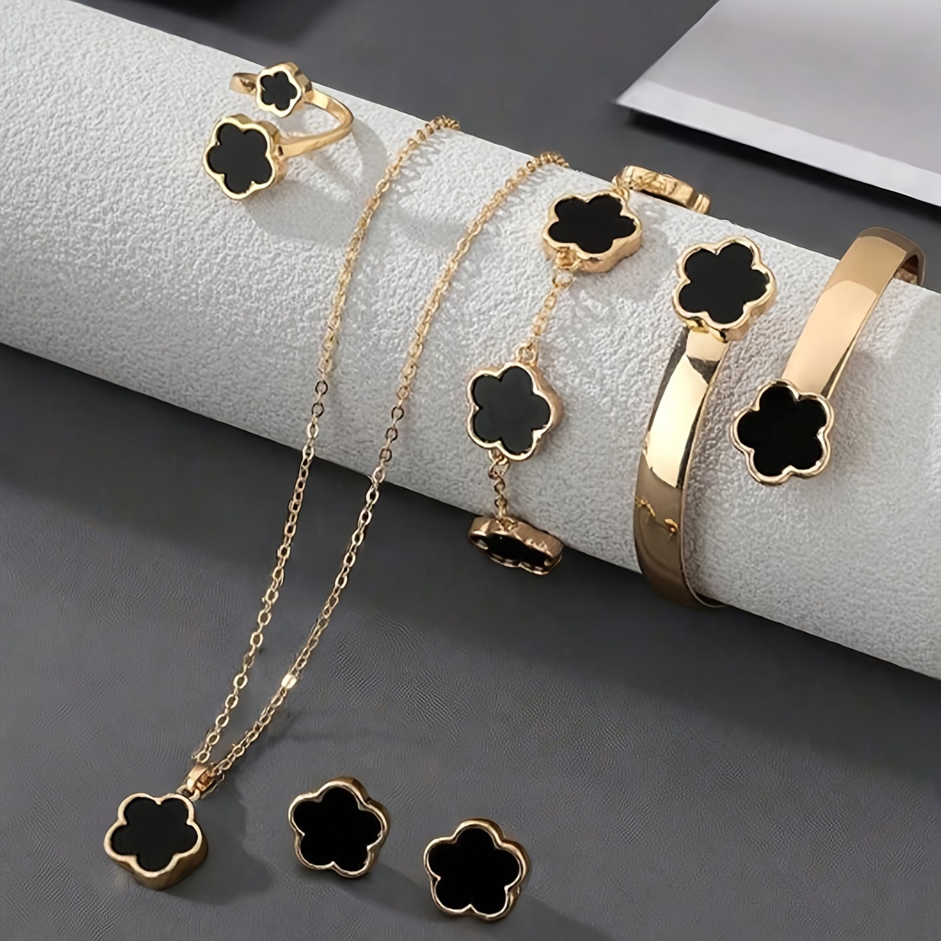 

6pcs/set, Lucky 4 Leaf Clover Jewelry Set - Includes Bracelet, Necklace, Earrings, Ring, Bangle - Vintage Style, Vacation-inspired Golden Tone Accessories For Women