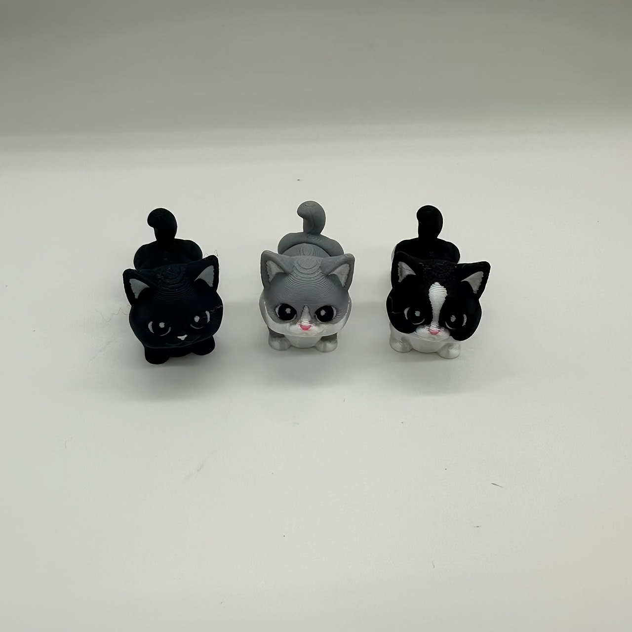 TEMU 3pcs Cute Mini Kitten Shaped Desktop Ornaments 3-color Palette Adorable Kitten Decorative Figurines Home Office Table Window Sill Outdoor Decor