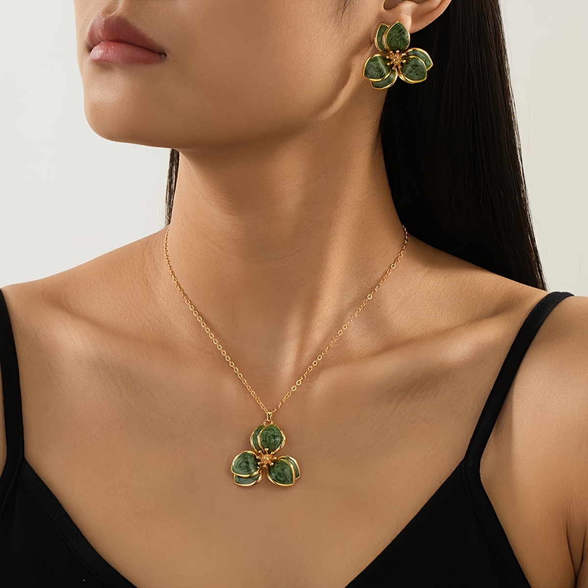 E-shop 3-teiliges frisches florales Damen Schmuckset, handgefertigtes Emaille mit Blumenohrringen, Blumenanhänger goldener Halskette, geeignet für