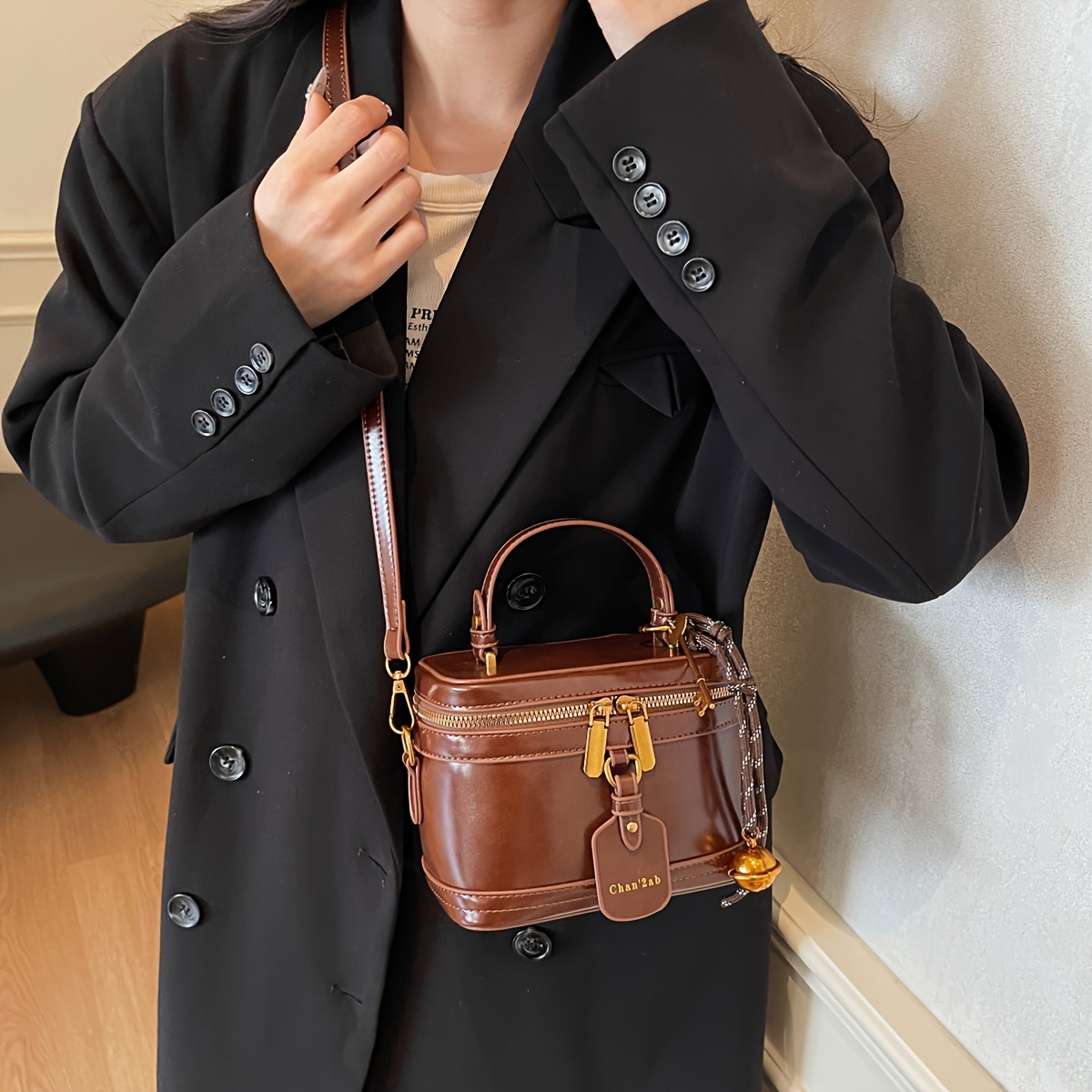 Elegant Retro Women's Crossbody Bag with Bell Pendant – Stylish Brown Handbag with Adjustable Strap, Zipper Closure, and Golden-Tone Hardware for Work, Date, Shop, and Party