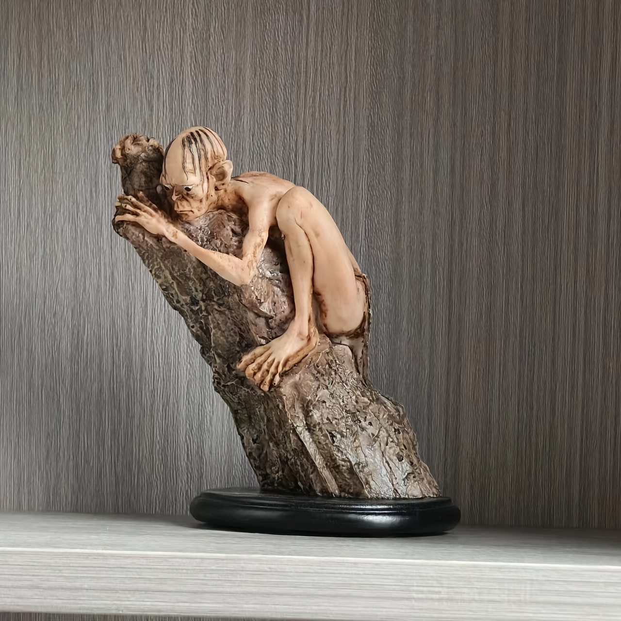 

Resin Hobbit Gollum Climbing Tree Statue - Indoor/outdoor Decor, Suitable For Various Room Types, Celebrates Festive Holidays Like Hanukkah, Thanksgiving, And Earth Day, No Electricity Required