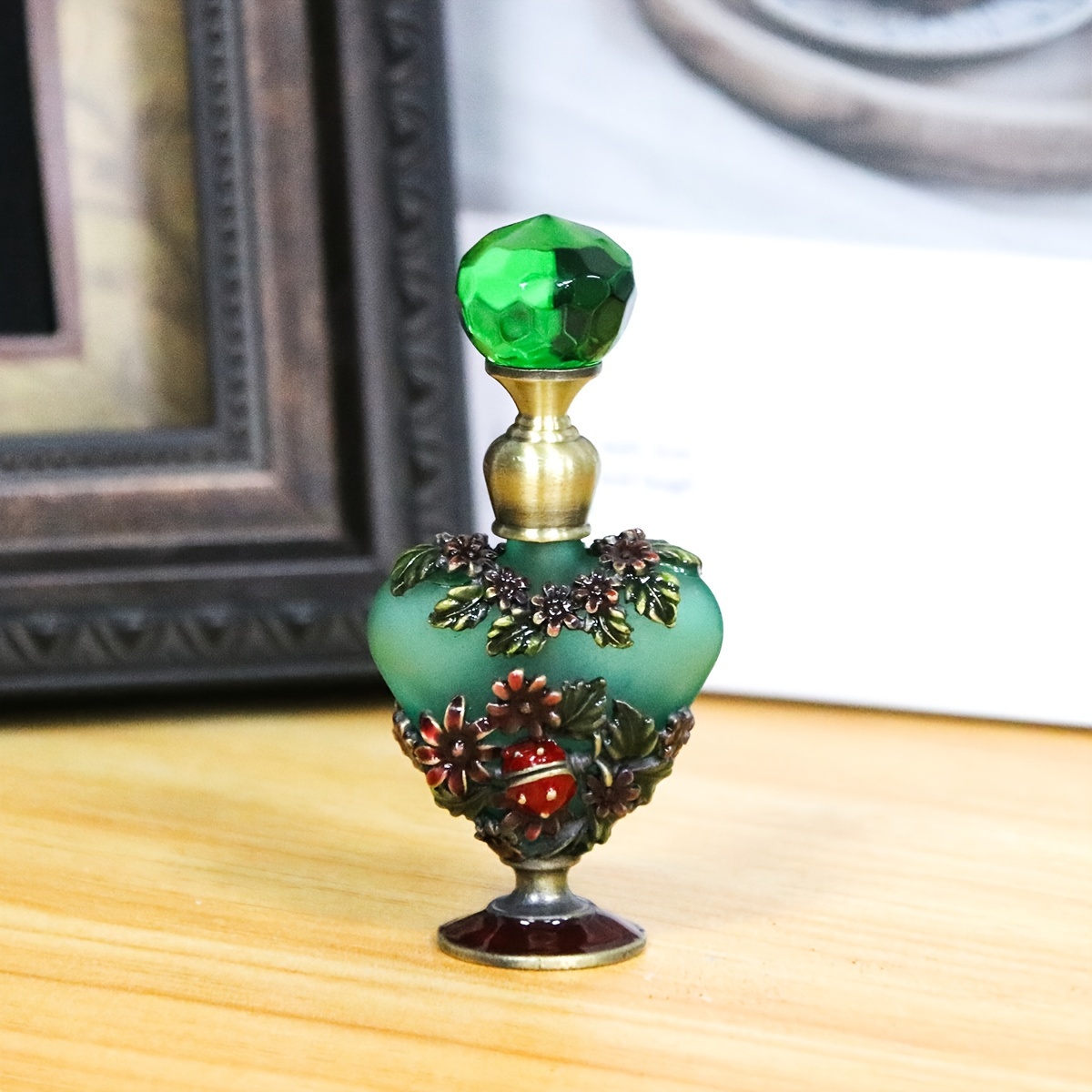 

Hand- Green Flower 4ml Glass Perfume Bottle - Decorative, Portable & Reusable Essential Oil Vial For Home And Travel (empty, No Fragrance Included)