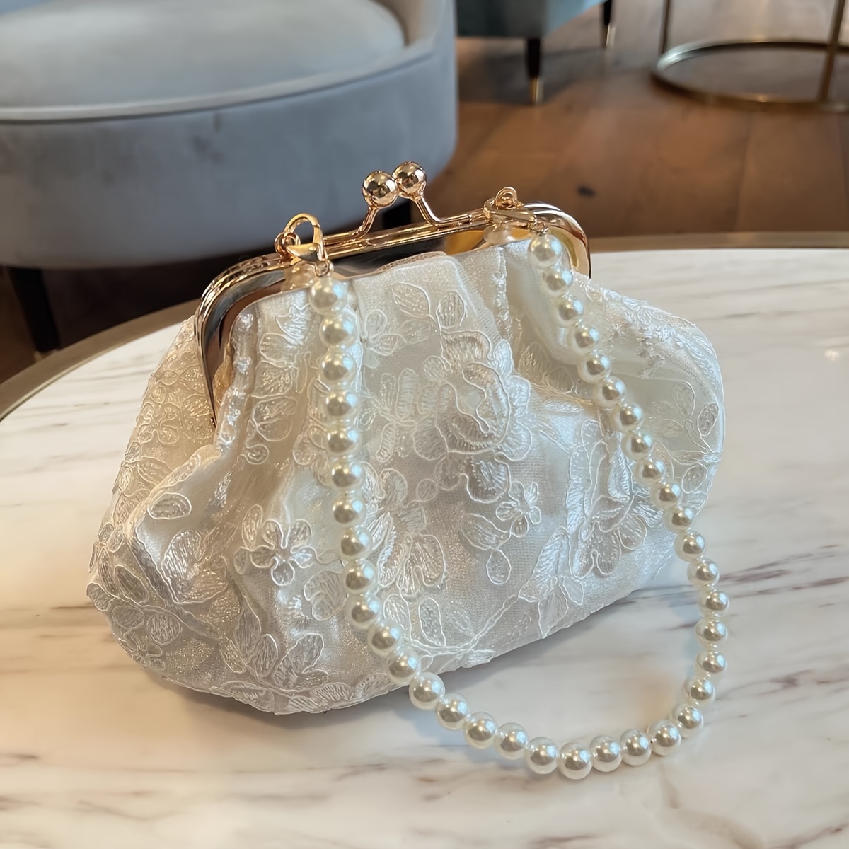 E-shop Passend für Hochzeitsszenen Hochzeitsfeiern, diese originelle Vintage-Abendtasche ist eine Kombination aus einer Qipao-(Cheongsam)-Tasche einer