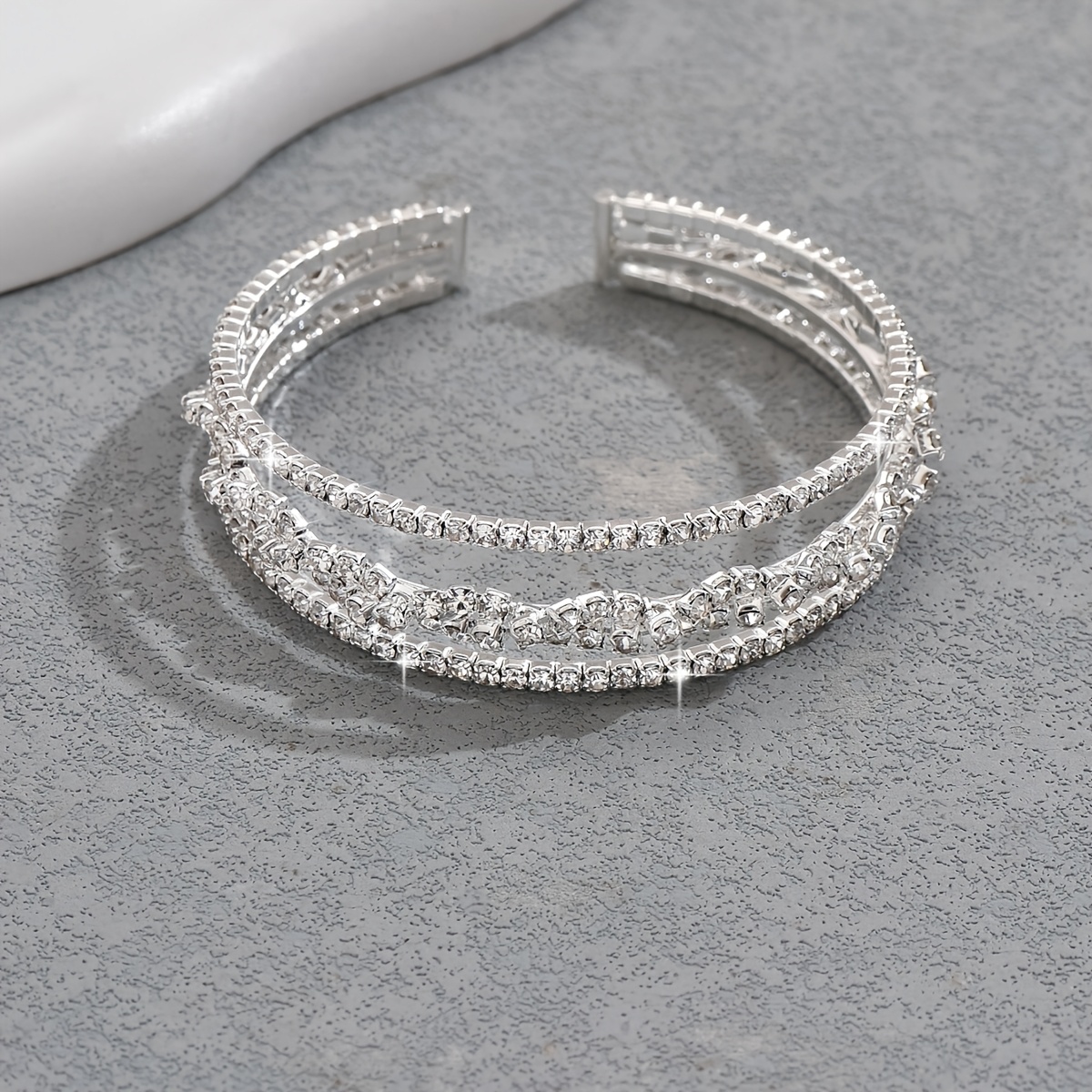 A Bridal Accessory Elegant Full- Open-end Elastic Bracelet Multi-row Claw Chain Bracelet