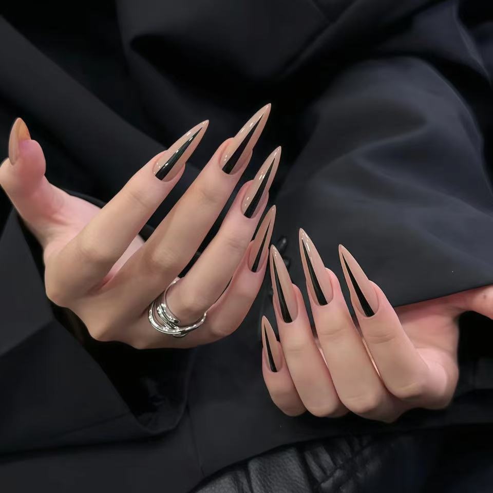 E-shop 24 Stück Gothic-Chic Nude & Schwarz Lange Mandelförmige Künstliche Nägel - Stilvolles Zweifarben-Design mit Glänzendem Finish, für