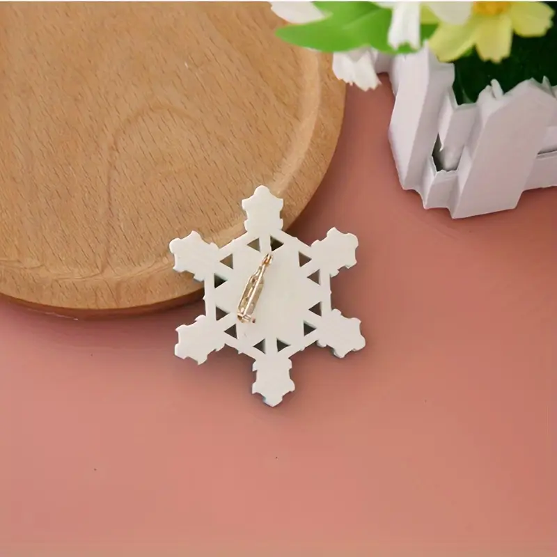 1шт акриловая снежинка брошь модная антивозвратная мультяшная цветочная винтажная пуговица аксессуар одежда школьная сумка подвесной украшение повседневные вечерние украшения для женщин новинка одежда продукты неправильной формы дамские новинки пуговицы броши детали 8