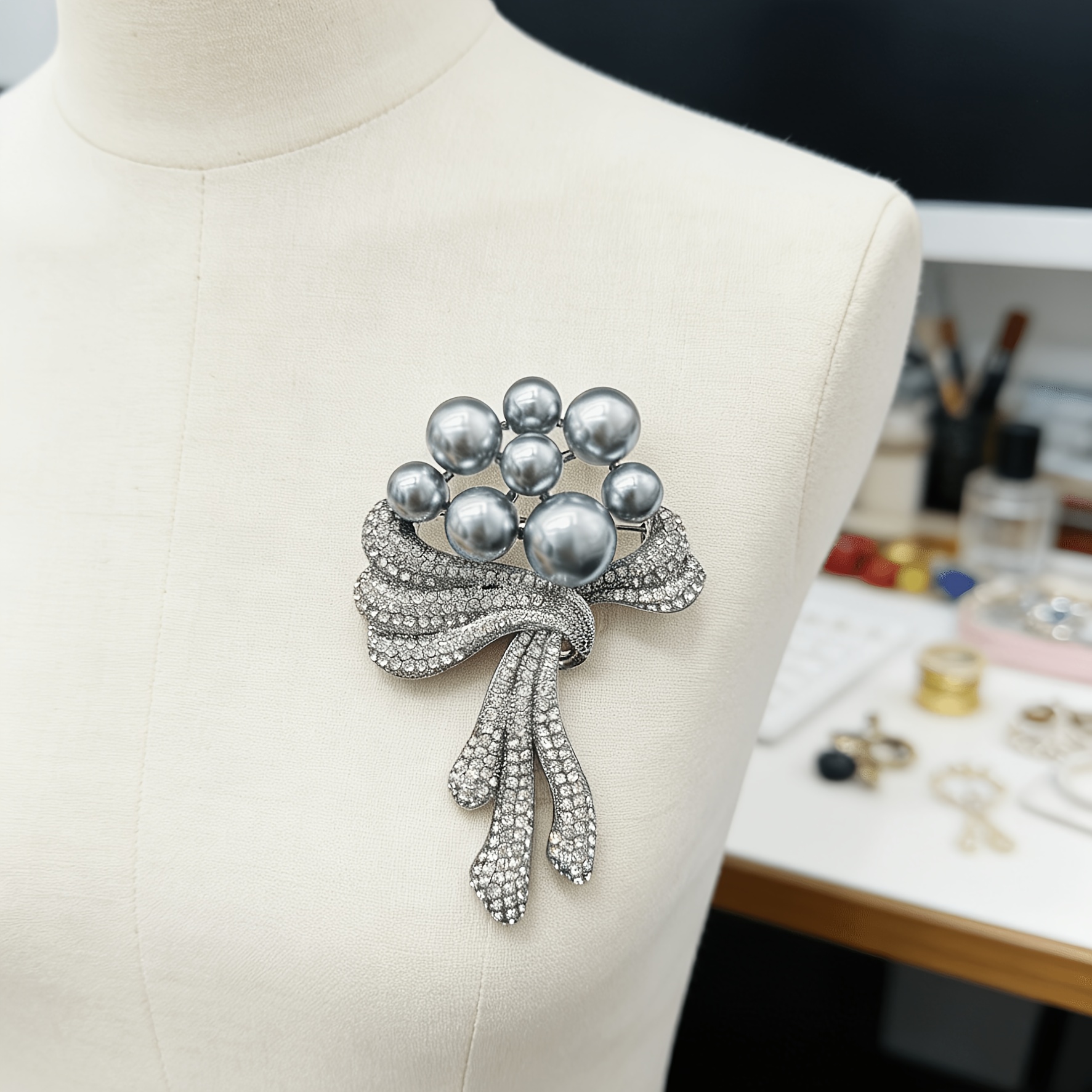 TEMU Silvery Handheld Bouquet Flower Brooch For Women, And Suit Accessory, Light Luxury Corsage, Holiday Gift