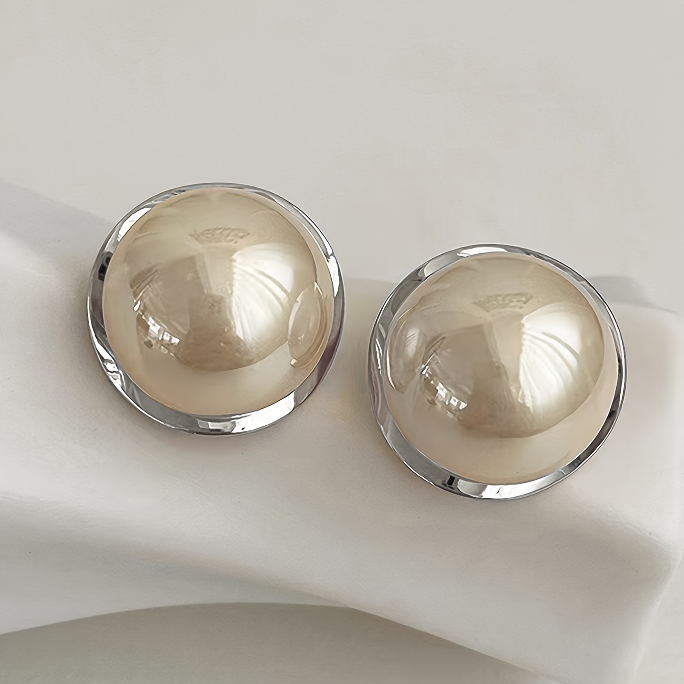 

1 Pair Of Simple, Light Luxury, High-end, Pearl Geometric Daily Banquet Women' Stud Earrings