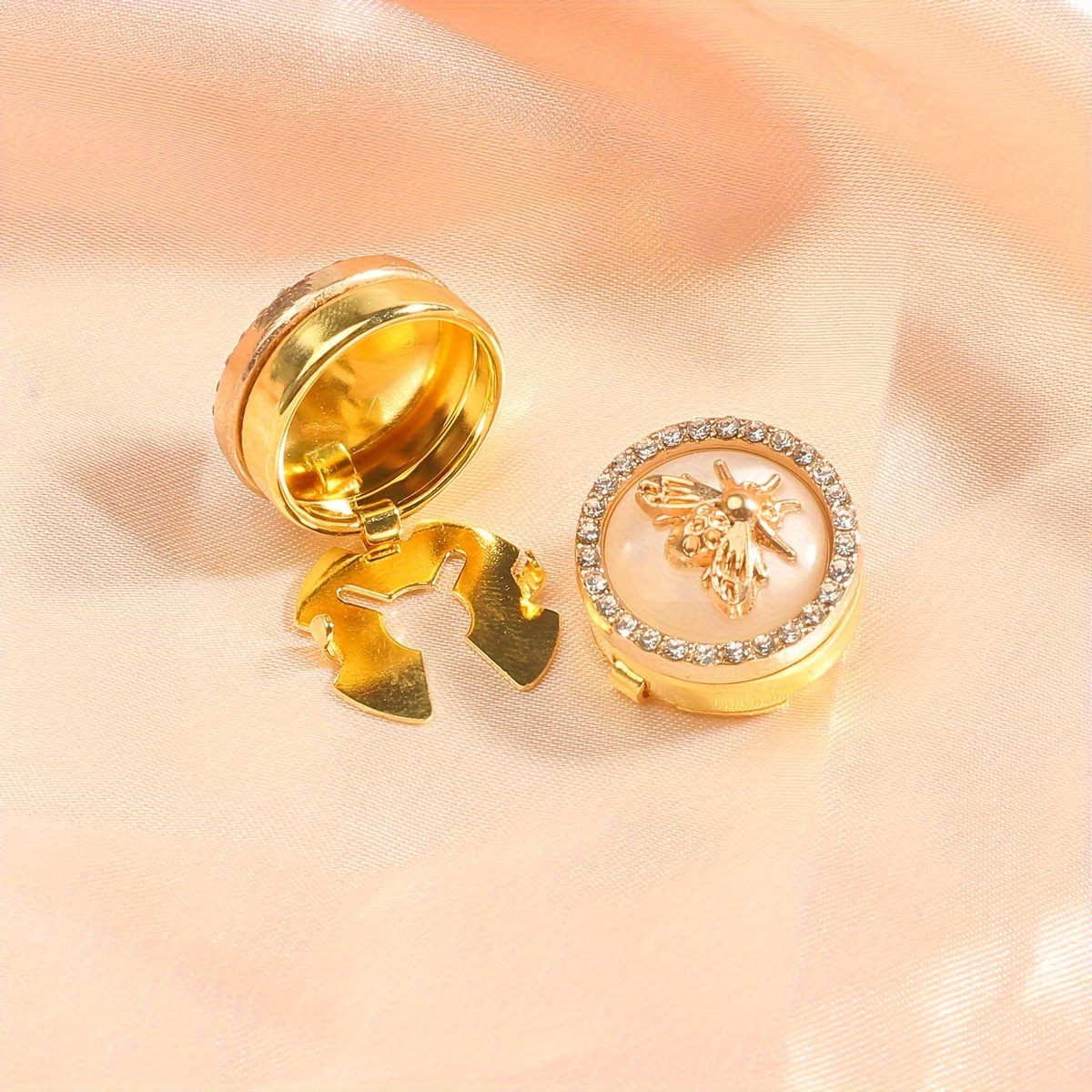 Image of 2pcs/set Fashion Cufflinks Women Button Covers For Shirts Rhinestone Button Clip Cute Bee Pattern No Sewing Sleeve Button Fit Blouse Collar Fancy Button Luxury Female Button Covers
