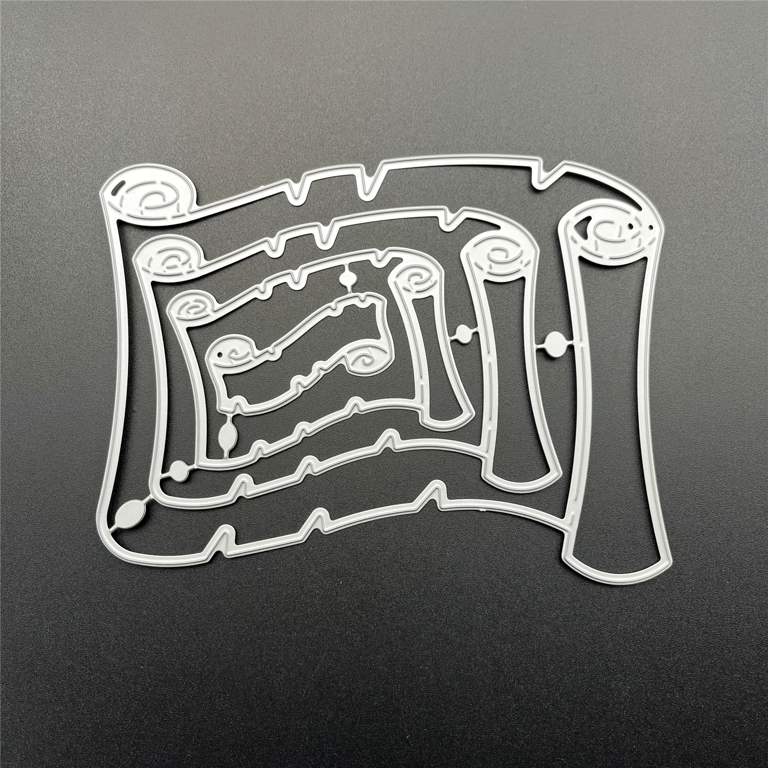 E-shop Scroll Banner Feder Schneideform - Geeignet für Stanzmaschinen, Kartenherstellung, Scrapbooking und Kartenprägung, Bastelvorlagen - Metall