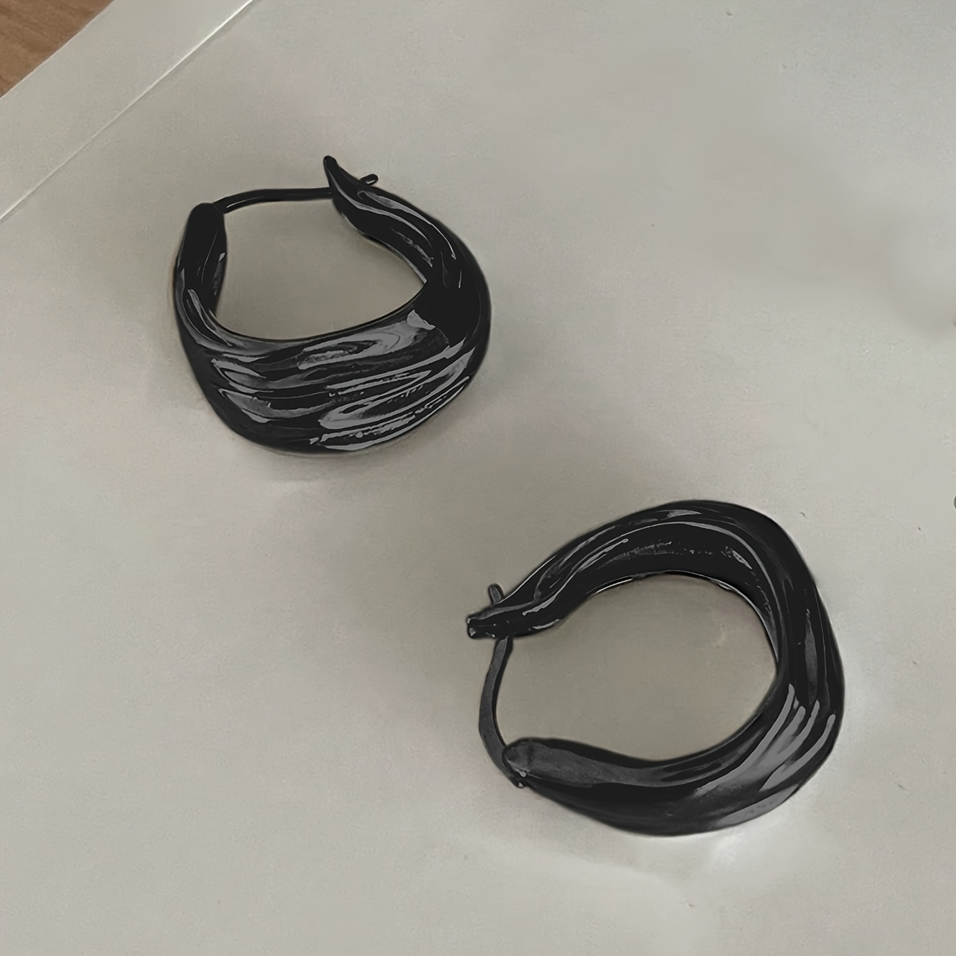 Image of A Pair Of Stylish, Simple, Exquisite, And High-end Irregular Copper Hoop Earrings For Women, Elegant And , Suitable For Daily Wear And Parties