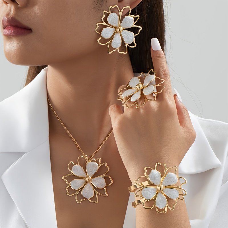 5pcs Women's Vintage Floral Jewelry Set - Hollow Flower Bracelet, Ring, Earrings & Necklace, Beauty, Wedding & Banquet, Daily Wear Gift (no Plating Required) Elegant Gift Set