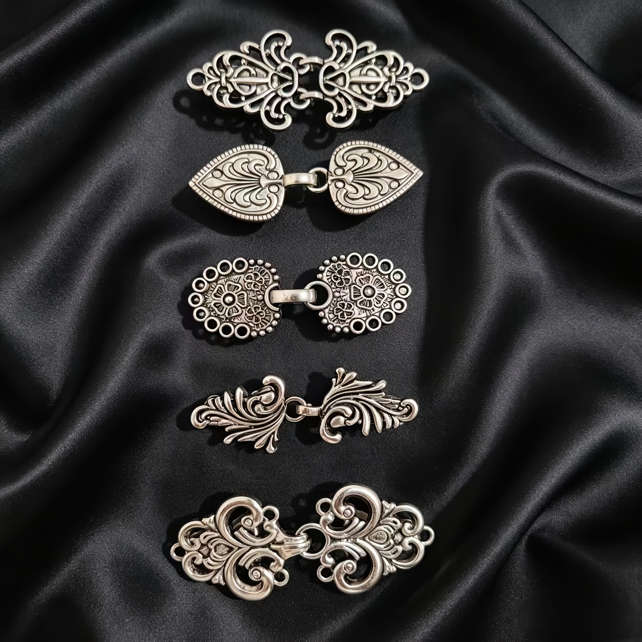 TEMU 5pcs Vintage Cape Clasps, Metal Shawl Clips, Decorative Cardigan Fasteners, Gothic Lace Collar Buttons, Halloween Cosplay Costume Accessories