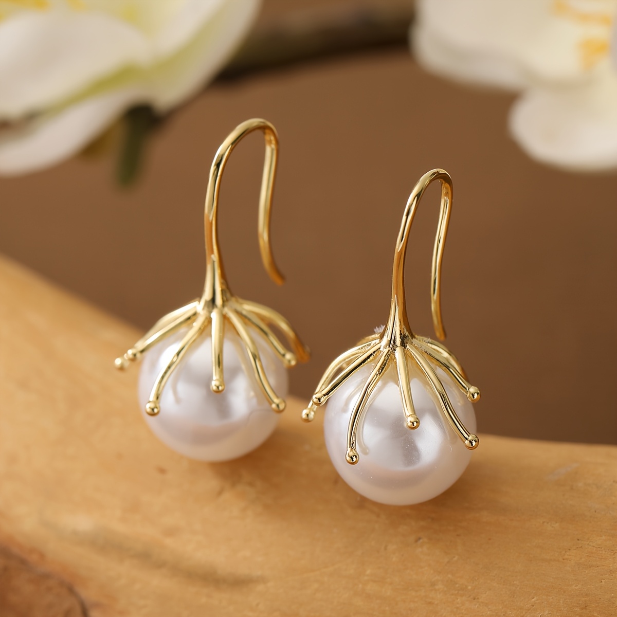 E-shop Elegante und einfache Kunstperlen-Blütenknospen-Anhänger Kupfer Damenohrringe Blumenmuster Elegante Damen Alltagspendler Party Ohrringe