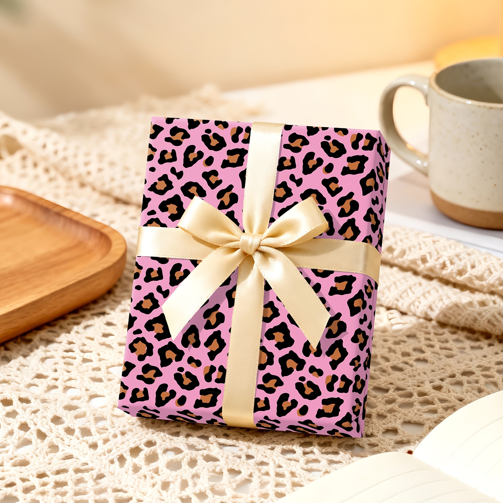 E-shop 1 Rolle Trendiges Rosa Leopard Print Geschenkpapier | Muster mit Leopardenflecken auf Rosaem Hintergrund - Ideal für Modische Geschenke,