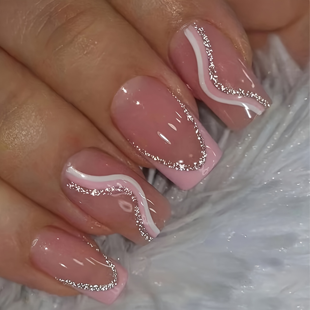

Ensemble de 24 Pièces de Nail Art Européen Carré Moyen-Long Rose et Blanc à Rayures, et . à et Amovible, Convient pour Décontracté des Femmes, Soirée de Danse