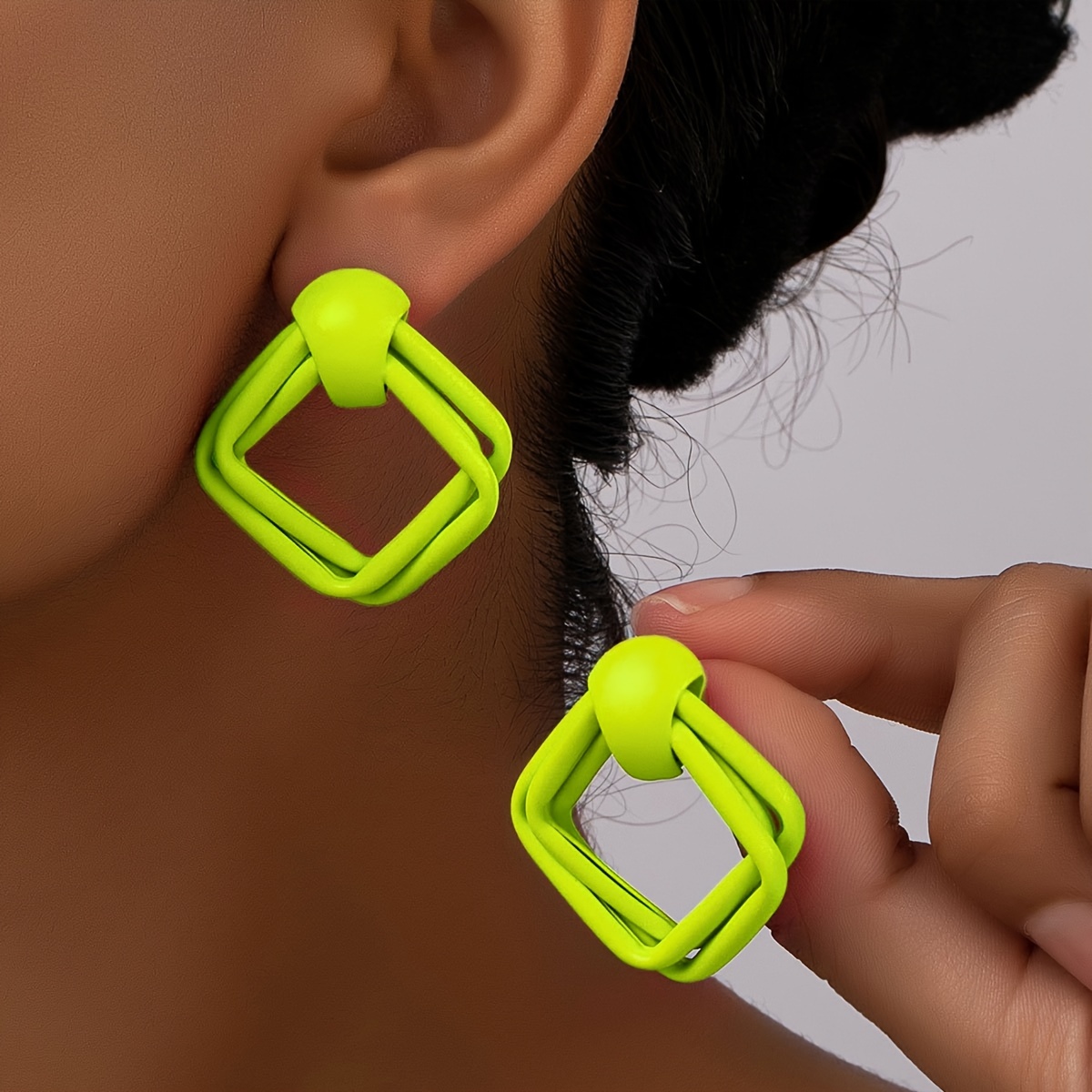 

1pair Casual Green Geometric Shaped Summer Stud Earrings Simple Style Party Ear Ornament