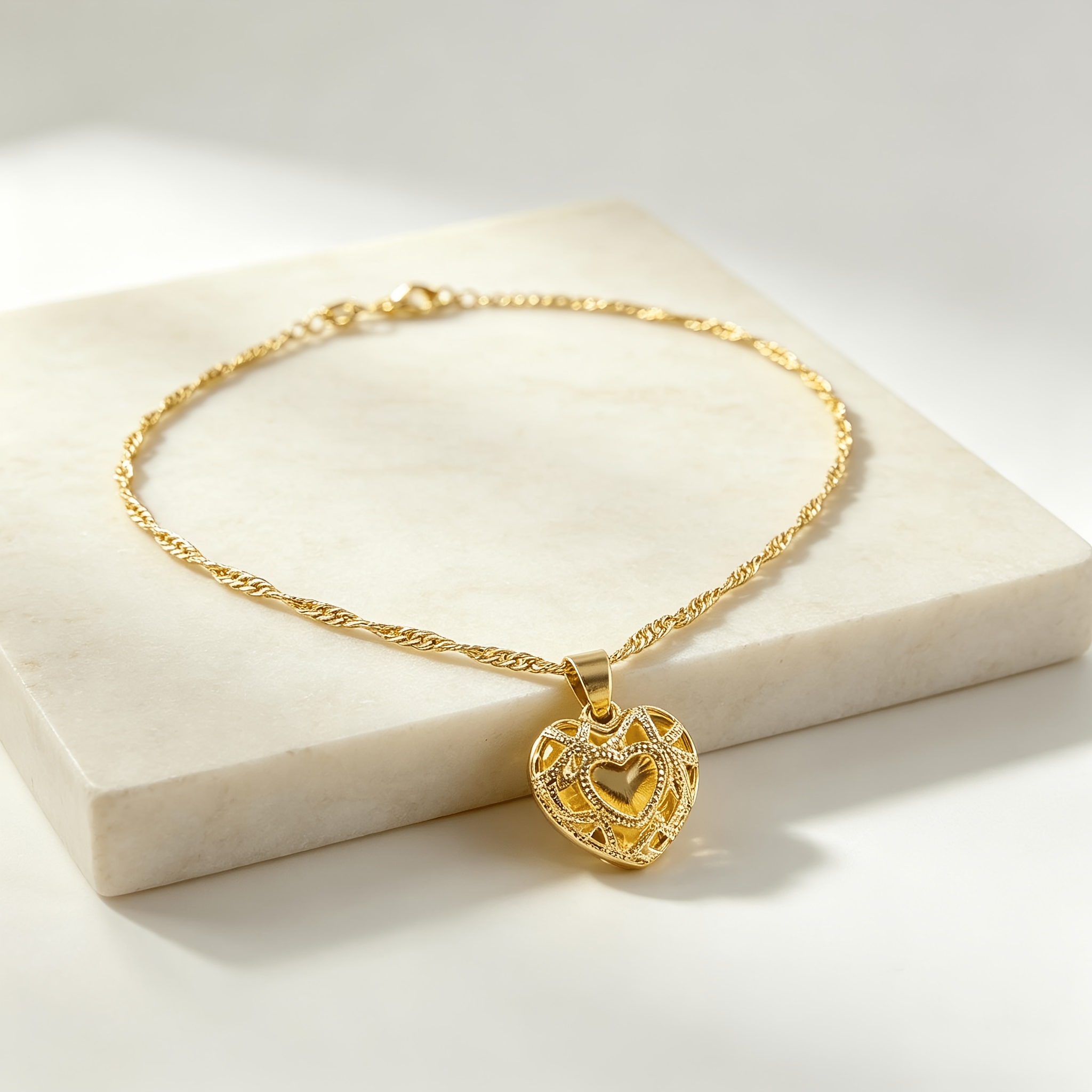 TEMU Geschenk zum Muttertag - Elegante Halskette mit Durchbrochener Herz-Anhänger und Feinem Ausschnitt-Design, Goldfarbene Edelstahlkette, Langlebig
