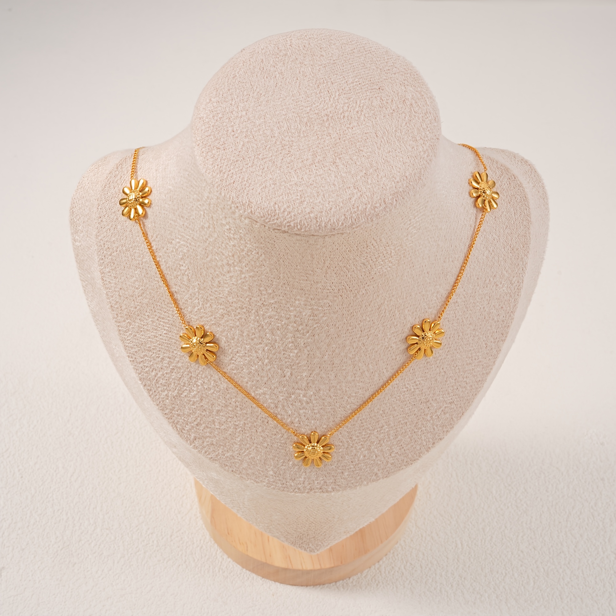 TEMU Durable 304 Stainless Steel Necklaces For Women With Sunflower Pendant, Women's Fashion Jewelry Additions, Versatile Sweater Chain With Light