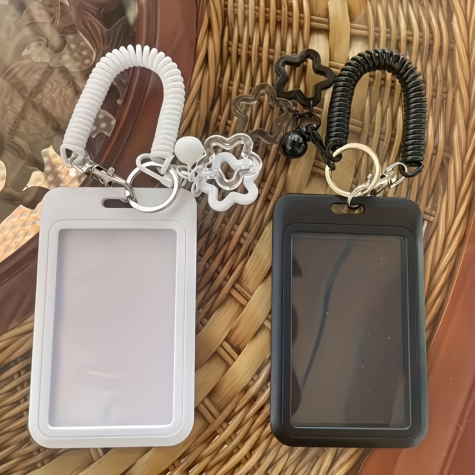 TEMU Porta carte retrattile a stella con ciondolo, 2 pezzi, in plastica colorata Morandi con portachiavi - e pratico per autobus, campus, tesserini e