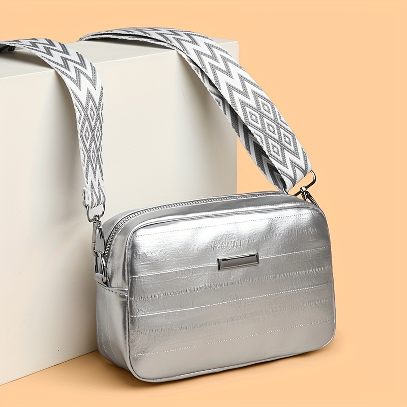 

Silver Snake Skin Commuter Crossbody Bag With Adjustable Strap And Zipper Closure - Perfect For Everyday Use