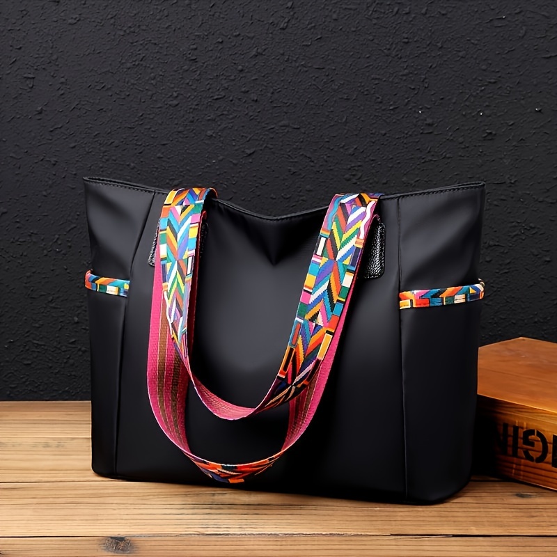 

Sac fourre-tout tendance, sac à bandoulière avec une sangle multicolore élégante, sac à main polyvalent pour les trajets quotidiens.