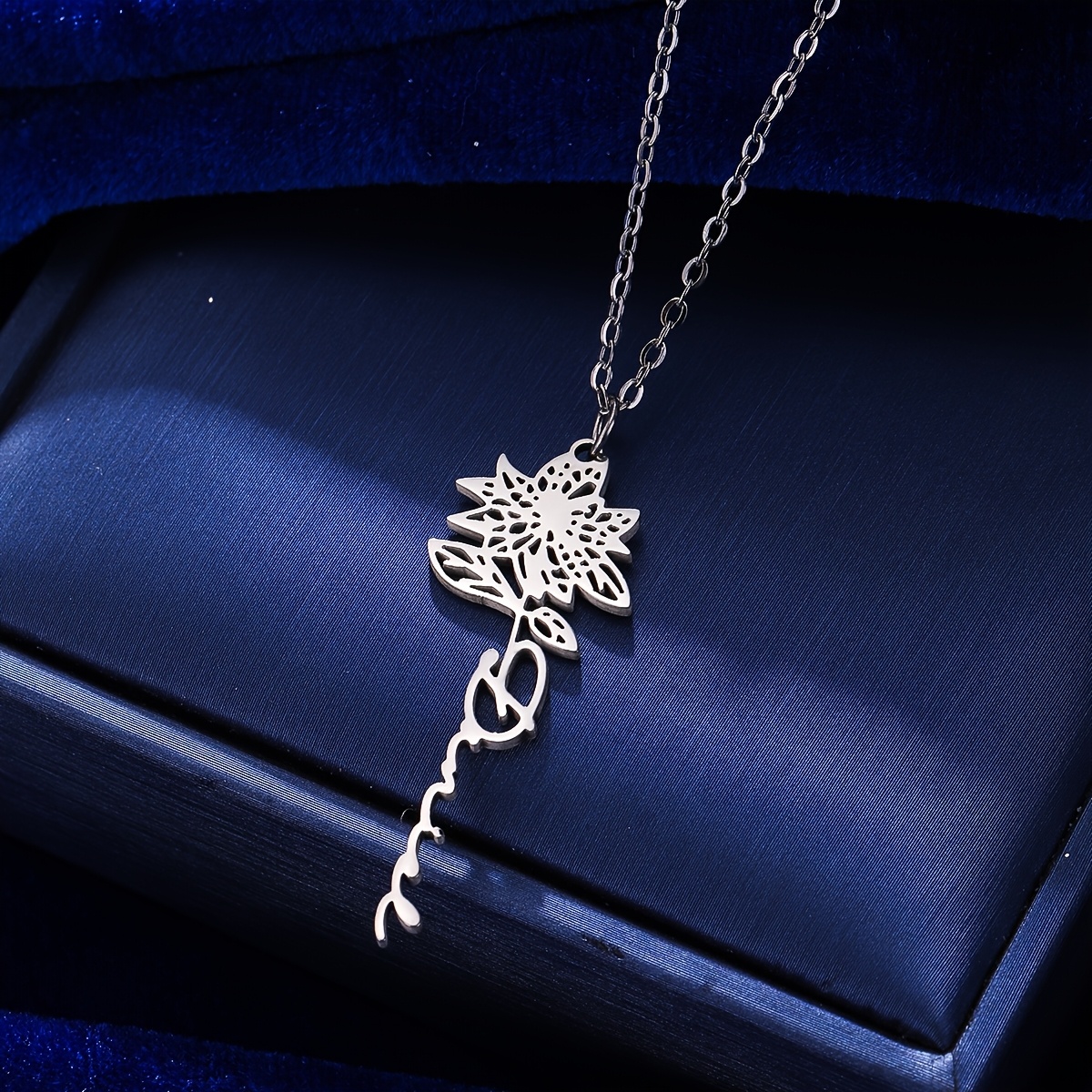 Personalized Name Necklace for Women Floral Stainless Steel Pendant with  Custom Engraving, Elegant Everyday Jewelry *'s Day Gift,
