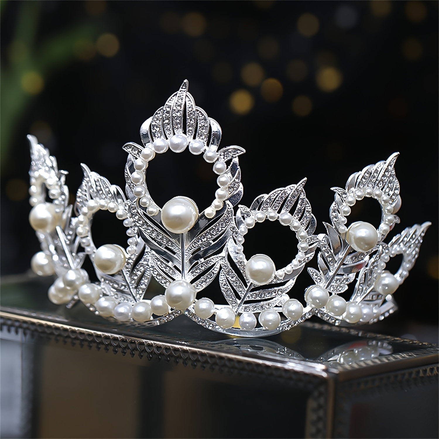 

1pc Faux Pearl Rhinestone Leaf Crown, Bride Bridesmaid Princess Leaf Shaped Crown Tiara Suitable For Wedding Party Performance, For Wife Girlfriend Birthday Gift