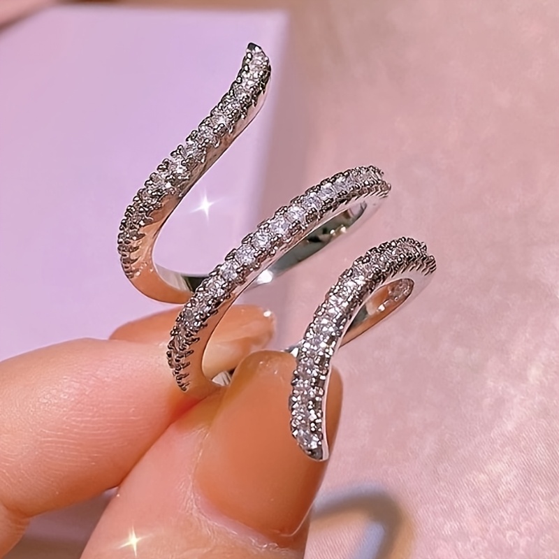 

A With A Creative And Of Lines, Adjustable Opening, And Inlaid With Synthetic Zirconia, Suitable For Women's Parties, Banquets, And Punk Fashion Accessories.