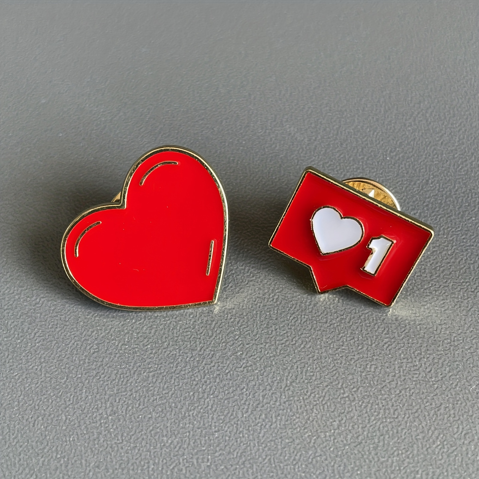 Image of 2pcs, 1 Set Heart Brooch, Enamel Brooch, Drip Oil Brooch, Fashion Accessory Pin, Metal Badge, Small Mini Lapel Pin, Enamel Badge, Alloy Brooch, Versatile Brooch, Cartoon Brooch