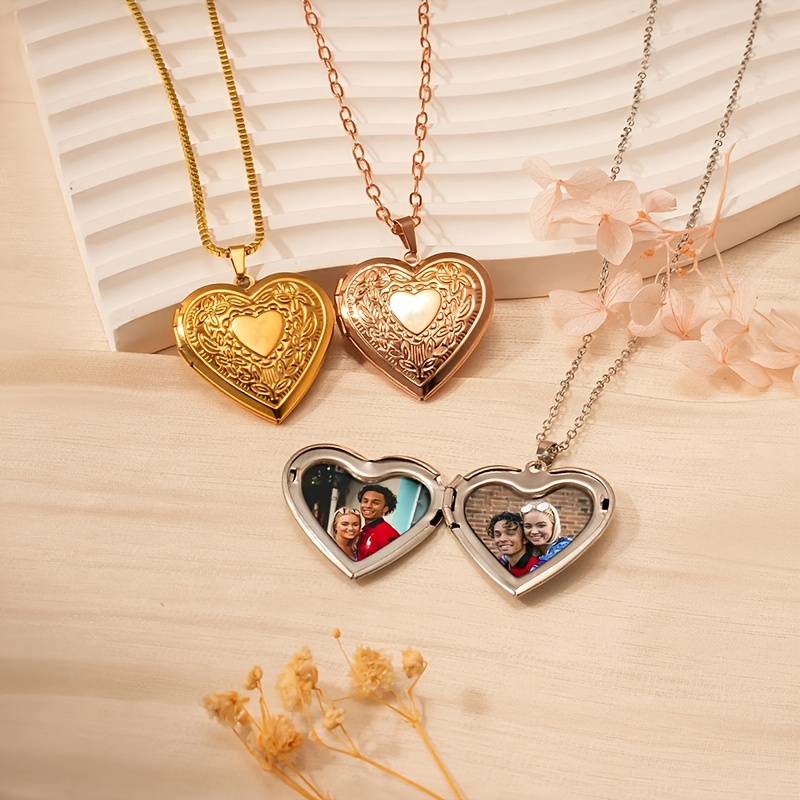 Customized Photo Necklace with Heart-Shaped Frame