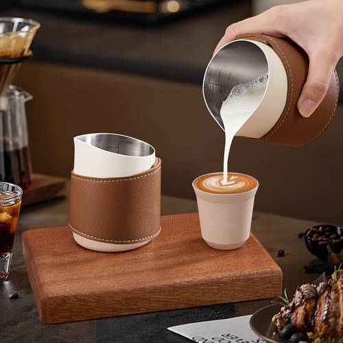 varebillede . håndfri 316 rustfrit stål mælkeskummer til hjemmebrug, mælkeskummer med beskyttelsesmuffe, velegnet til kaffebarer, fås i 350ml/500ml størrelser
