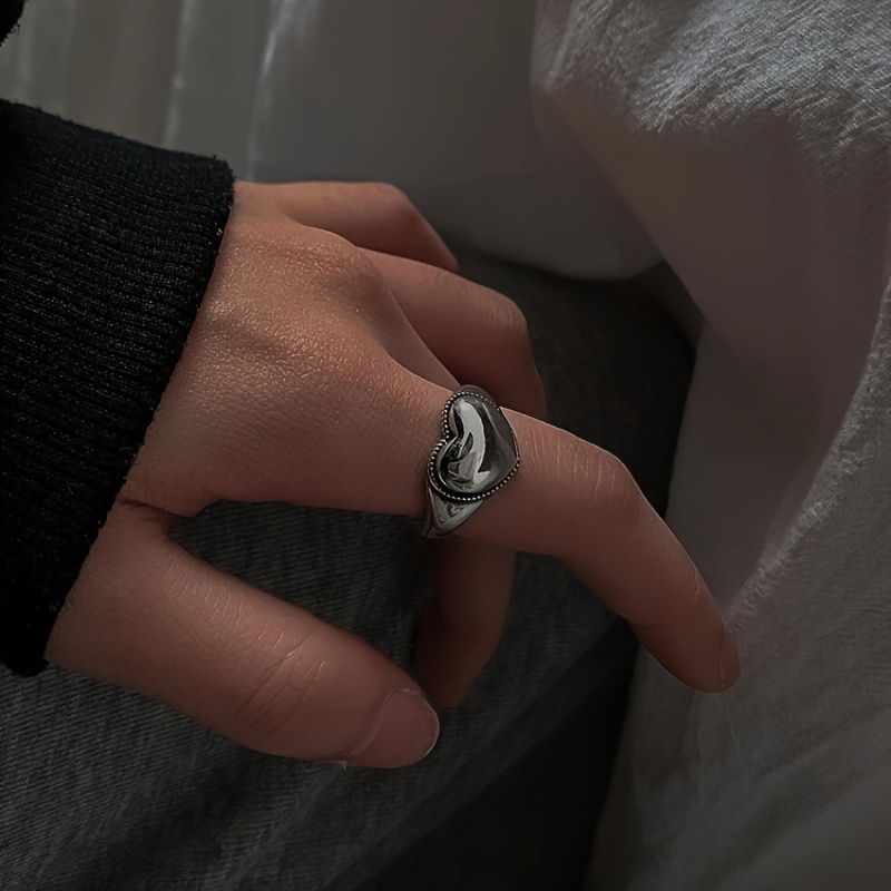 

Vintage-inspired, High-end, And Unique, This Finger Ring Is A Light Luxury Accessory For Women Who Appreciate A Sense Of Tranquility And Individuality In The Trending Ins Style.