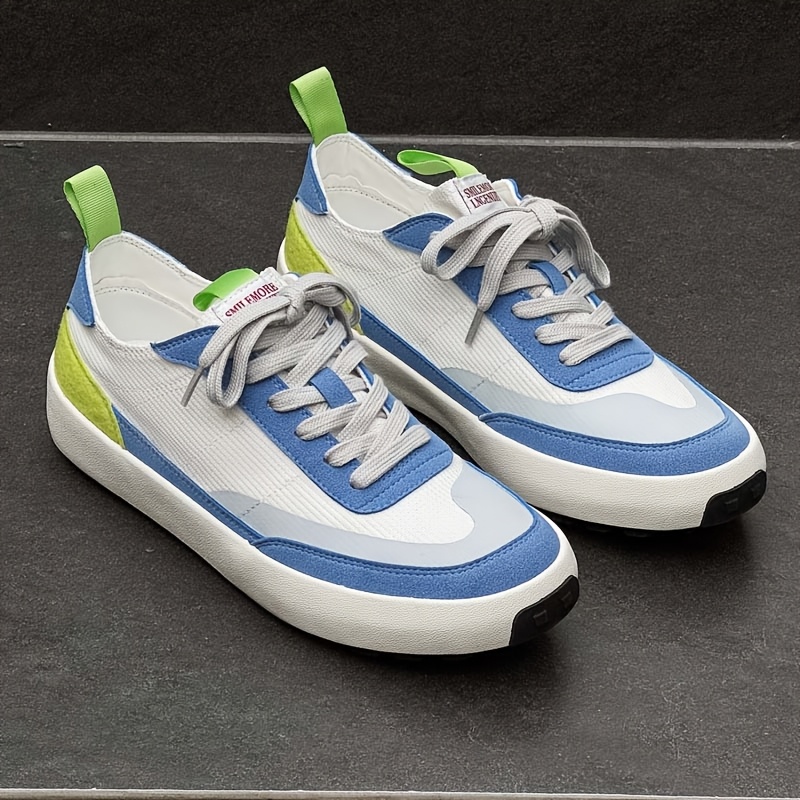 Nuevas zapatillas de skate de caña baja para hombre, estilo urbano de verano con bloques de color, diseño de contraste blanco-azul-verde, parte superior de lona transpirable, suela suave, zapatillas urbanas versátiles para atuendo casual y fotografía callejera
