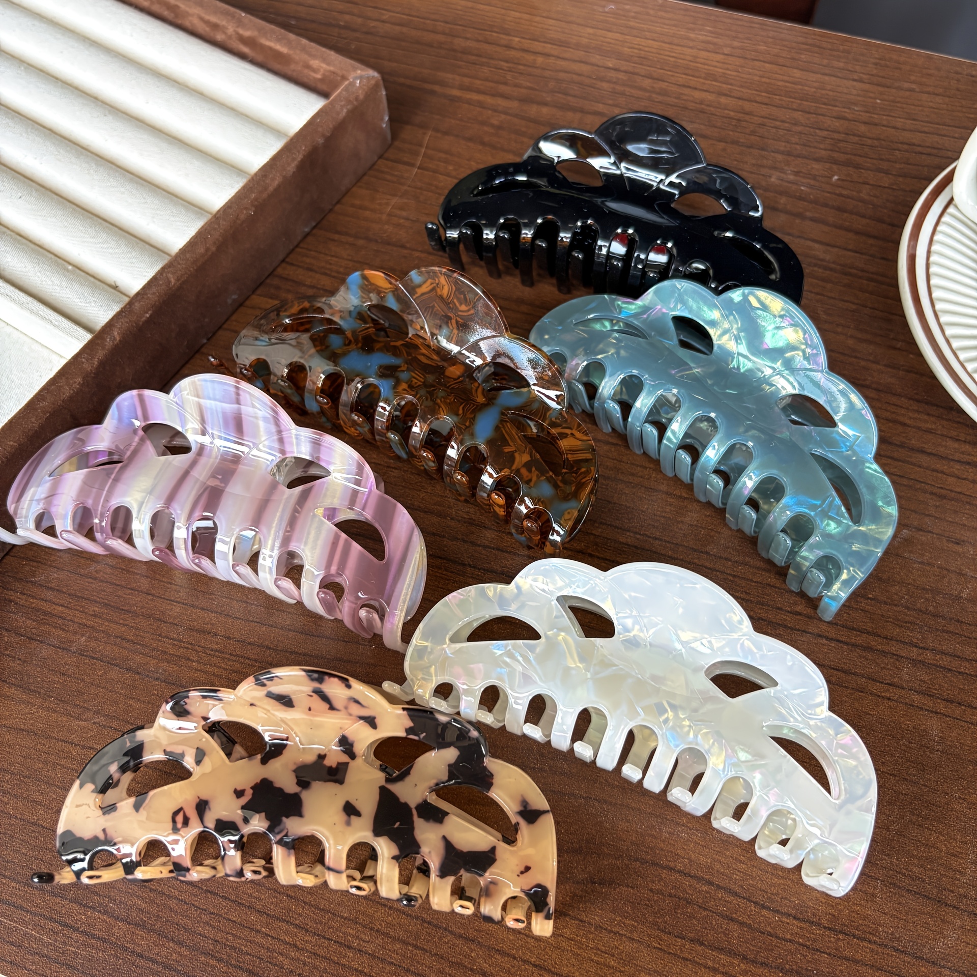 1pc Large Hollow Retro Hair Clip Elegant Hair Clip Hair Bun Shark Clip Temperament Hairpin Head Ornament Women'S Large Hair Volume Hair Clip