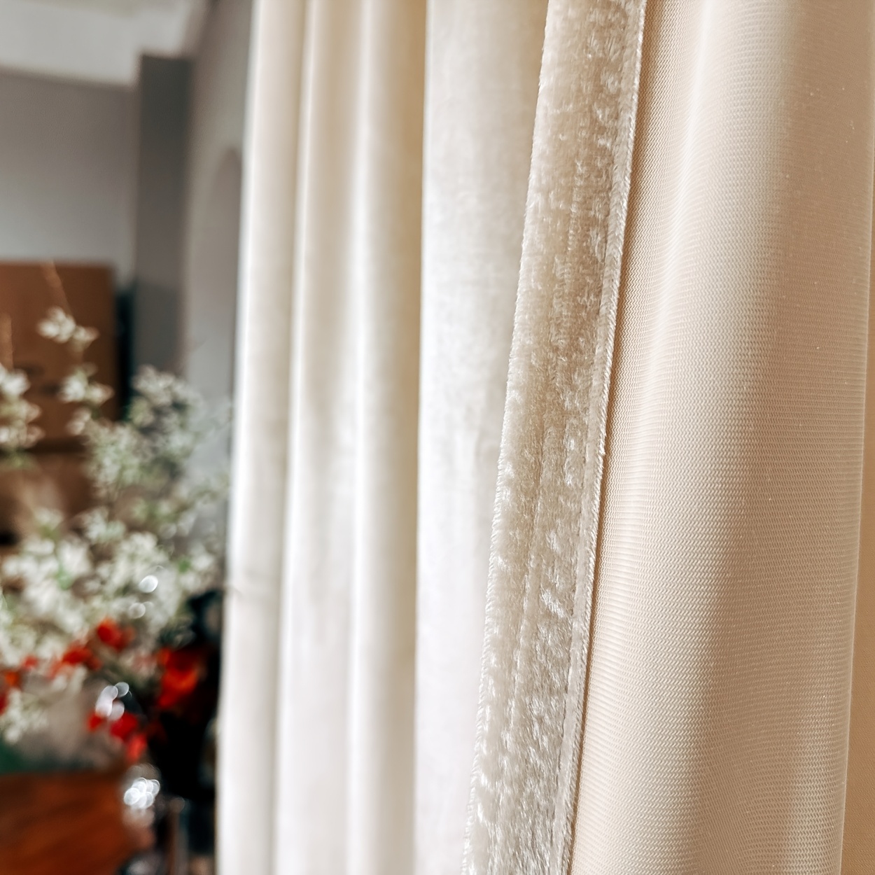 2pcs High-End Luxury Solid Color Glossy Long Plush Curtains, with Six-In-One Cloth Belt Design at The Top, Multiple Hanging Styles to Choose From, High-End Long Plush Fabric, Smooth And Shiny Surface, with Self-Reflective Effect, Comfortable Feel And Soft Texture, Very Suitable for Various Homes And Public Spaces, 240Gsm