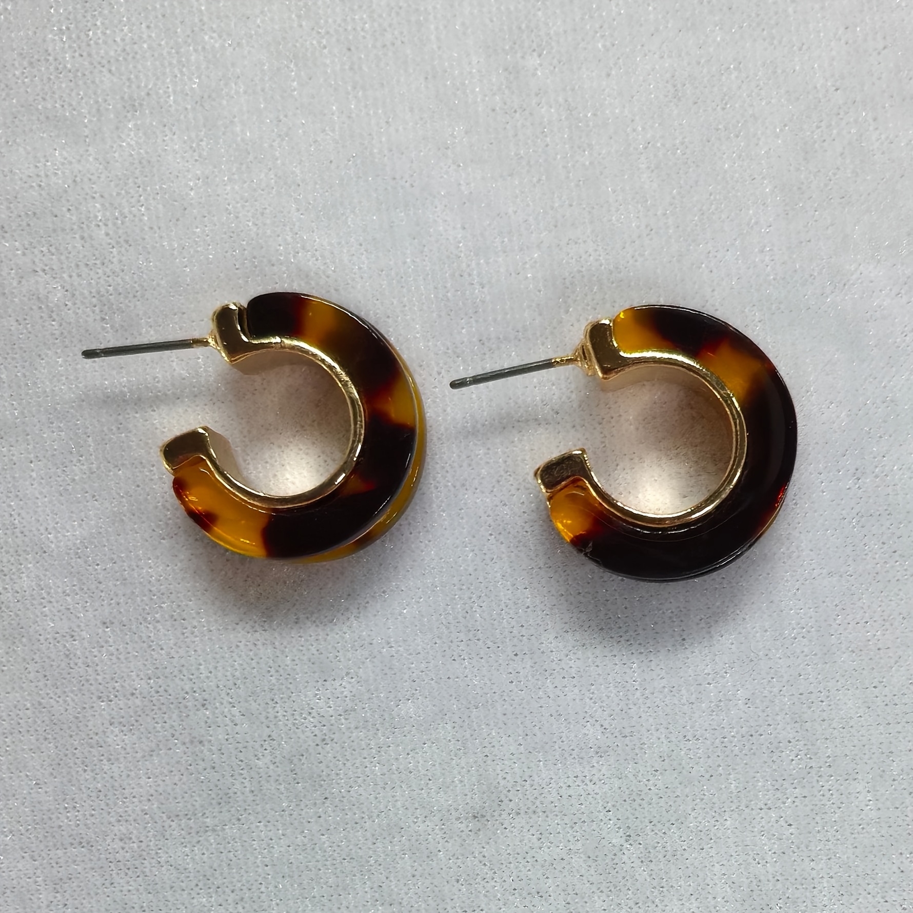 Women's Exquisite C-Shaped Earrings with Patterned Design