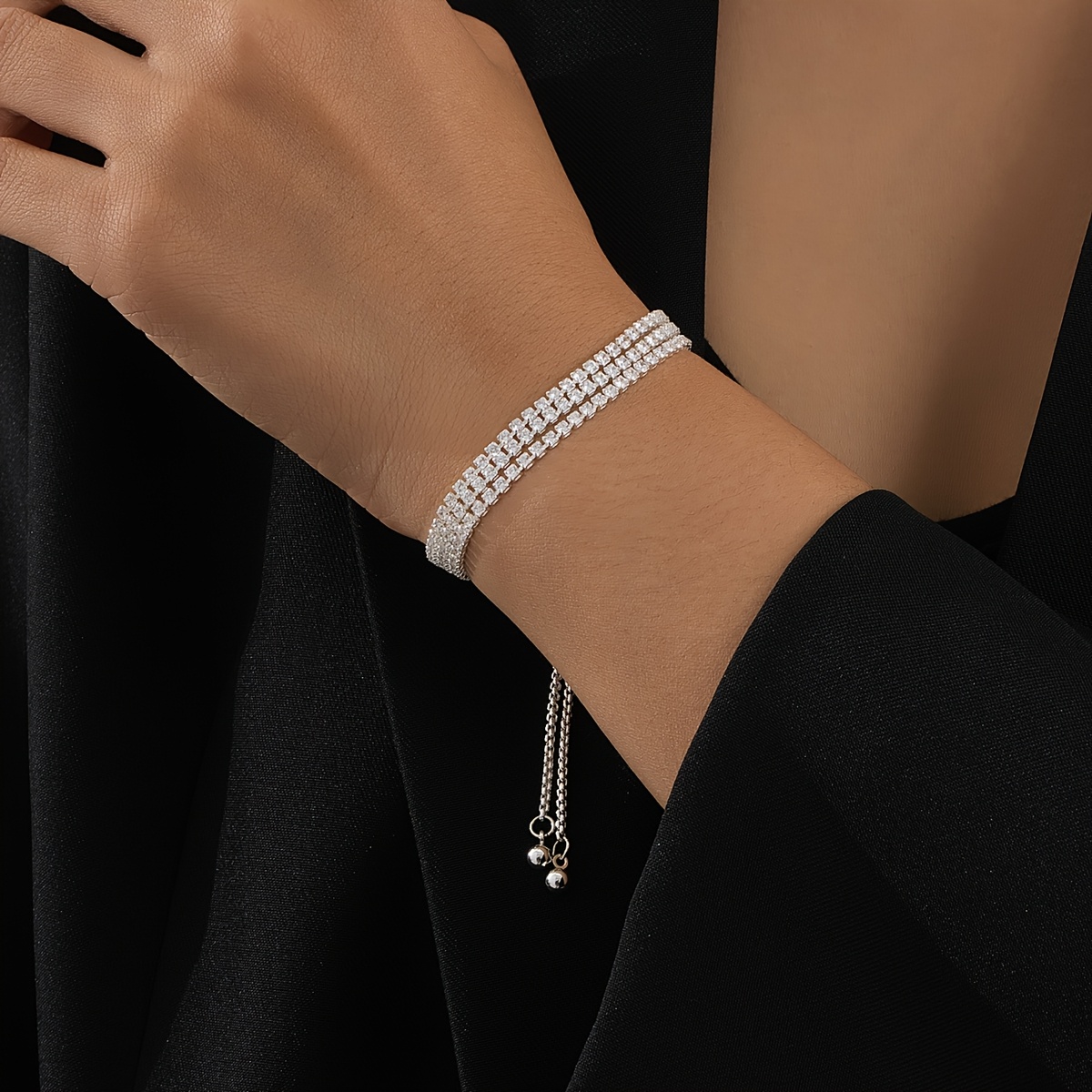 E-shop Ein stilvolles und vielseitiges, verstellbares Armband für Damen, mit einem einfachen Design, inspiriert von der westlichen Mode.
