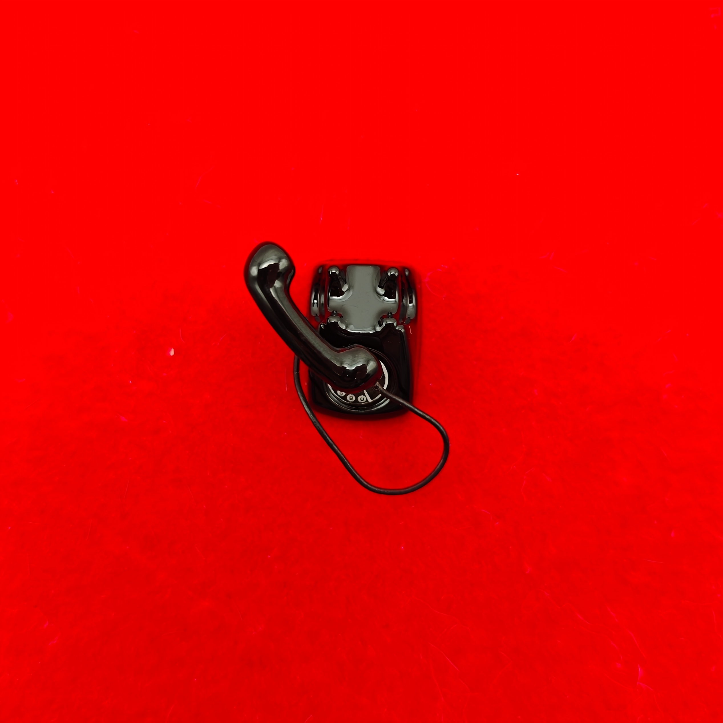 Teléfono De Aleación Retro En Miniatura, Accesorio Para Escenas De Dormitorio, Cabina Telefónica O Dioramas De Periódicos, Adorno Decorativo De Escritorio Con Estilo Vintage, Color Rojo Y Negro
