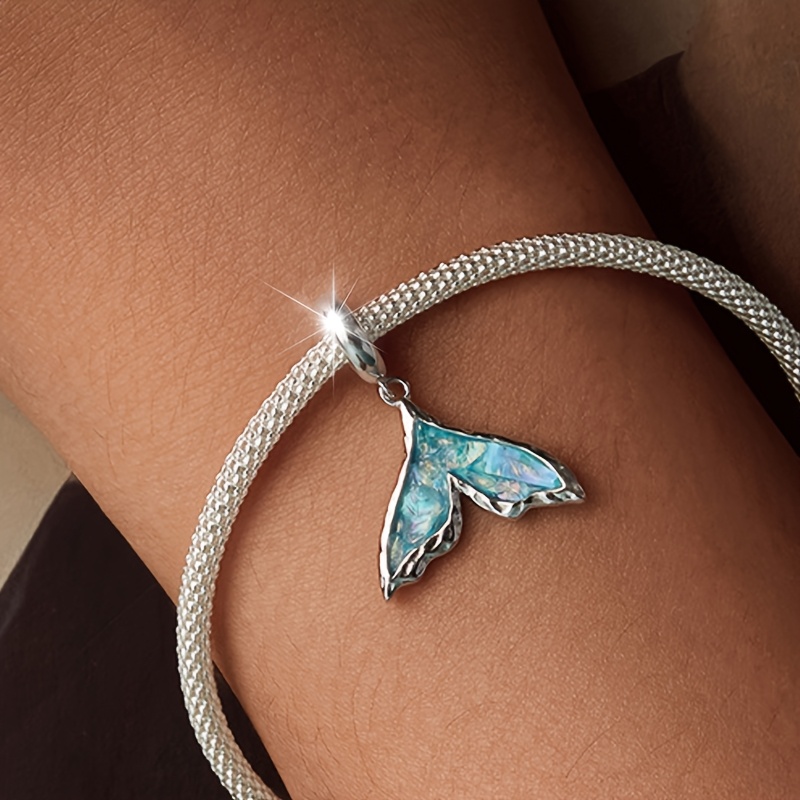 Women's Ocean-Themed Iridescent Fishtail Pendant Necklace