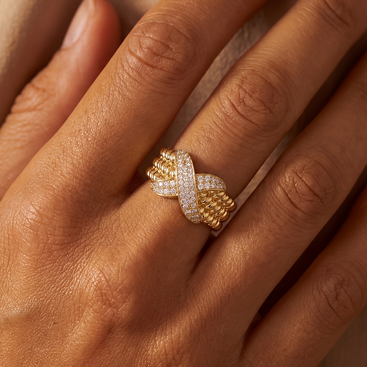 Women's Lightweight Luxury Textured Palace-Style Ring, Versatile