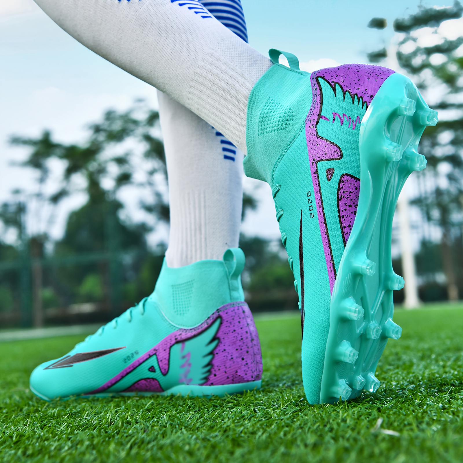 Nuevas Zapatillas de Entrenamiento Profesionales para Hombre, Botas de Fútbol con Punteras AG Antideslizantes para Adultos, Zapatos de Combate Transpirables de Caña Alta, Tacones de Fútbol Ligeros para Césped de Exterior para Parejas, Clásicas Zapatillas de Fútbol Deportivas Negras.